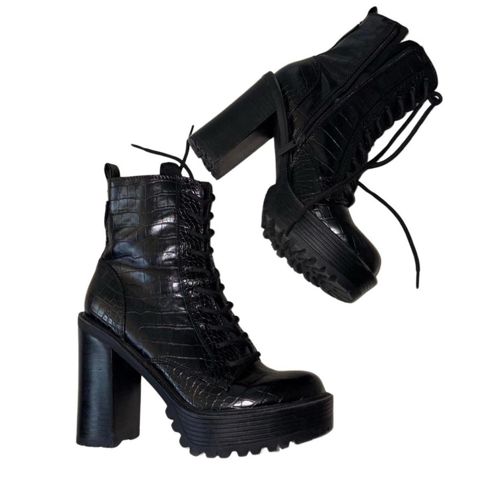 Y2K GUESS CROC BOOTS